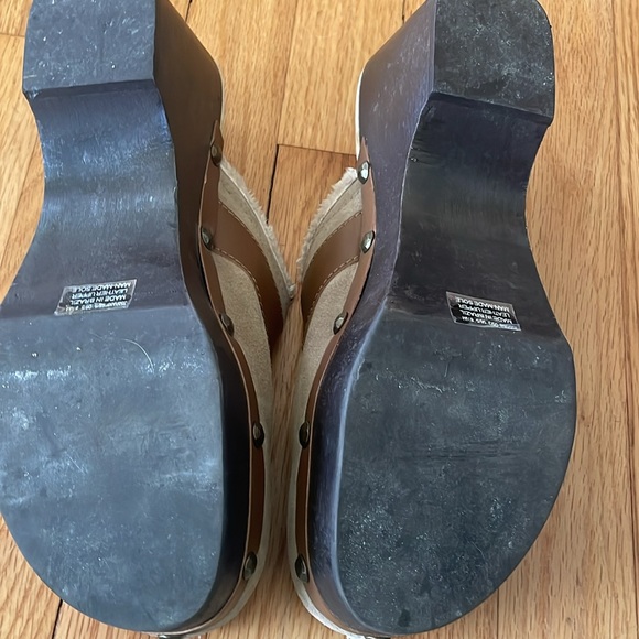 EUC Franco Sarto Woman’s Size 8.5 Medium Tan Suede Clogs W/Buckle Design - Picture 7 of 8